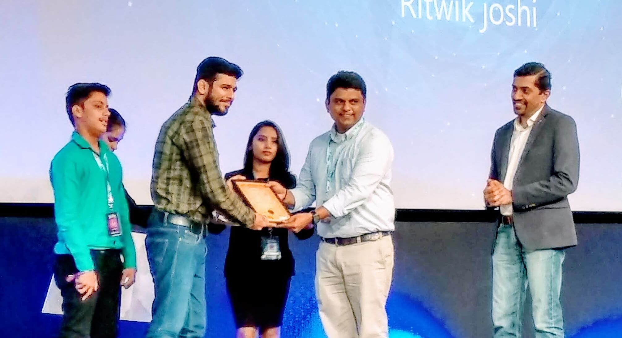 Ritwik Joshi and Vansh Soni getting 50000 award for winning runner up in TechGig Code Gladiators Cloud Computing Hackathon