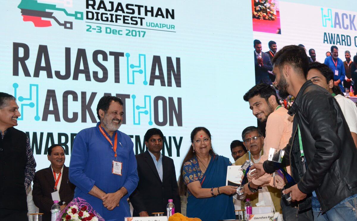 Ritwik receiving the price worth 10 Lakh Rupee for winning Rajasthan Digifest